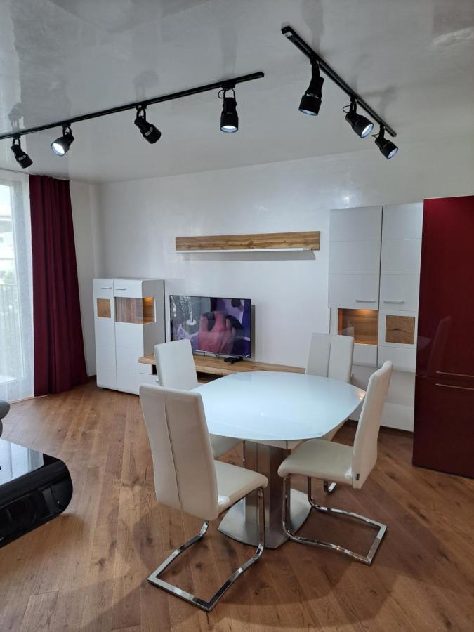 Luxury Apartment In Building K55 With Free Garage Warna Exterior foto