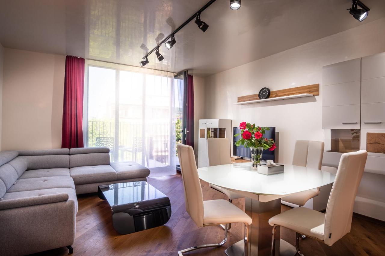 Luxury Apartment In Building K55 With Free Garage Warna Exterior foto
