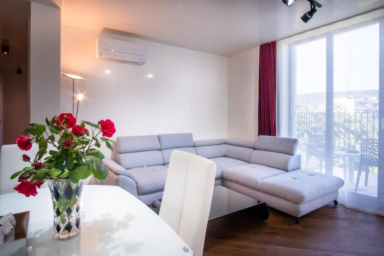 Luxury Apartment In Building K55 With Free Garage Warna Exterior foto