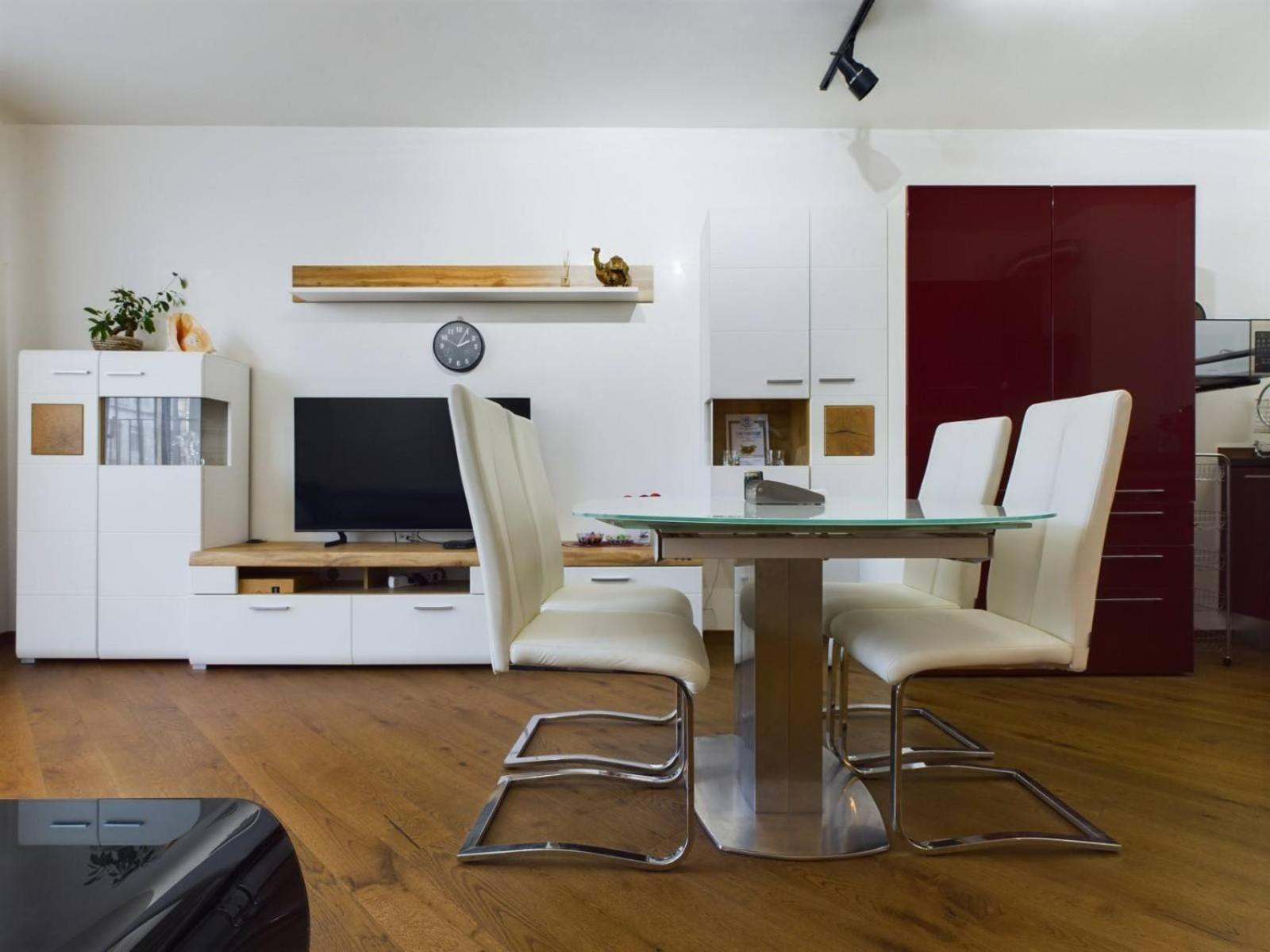 Luxury Apartment In Building K55 With Free Garage Warna Exterior foto