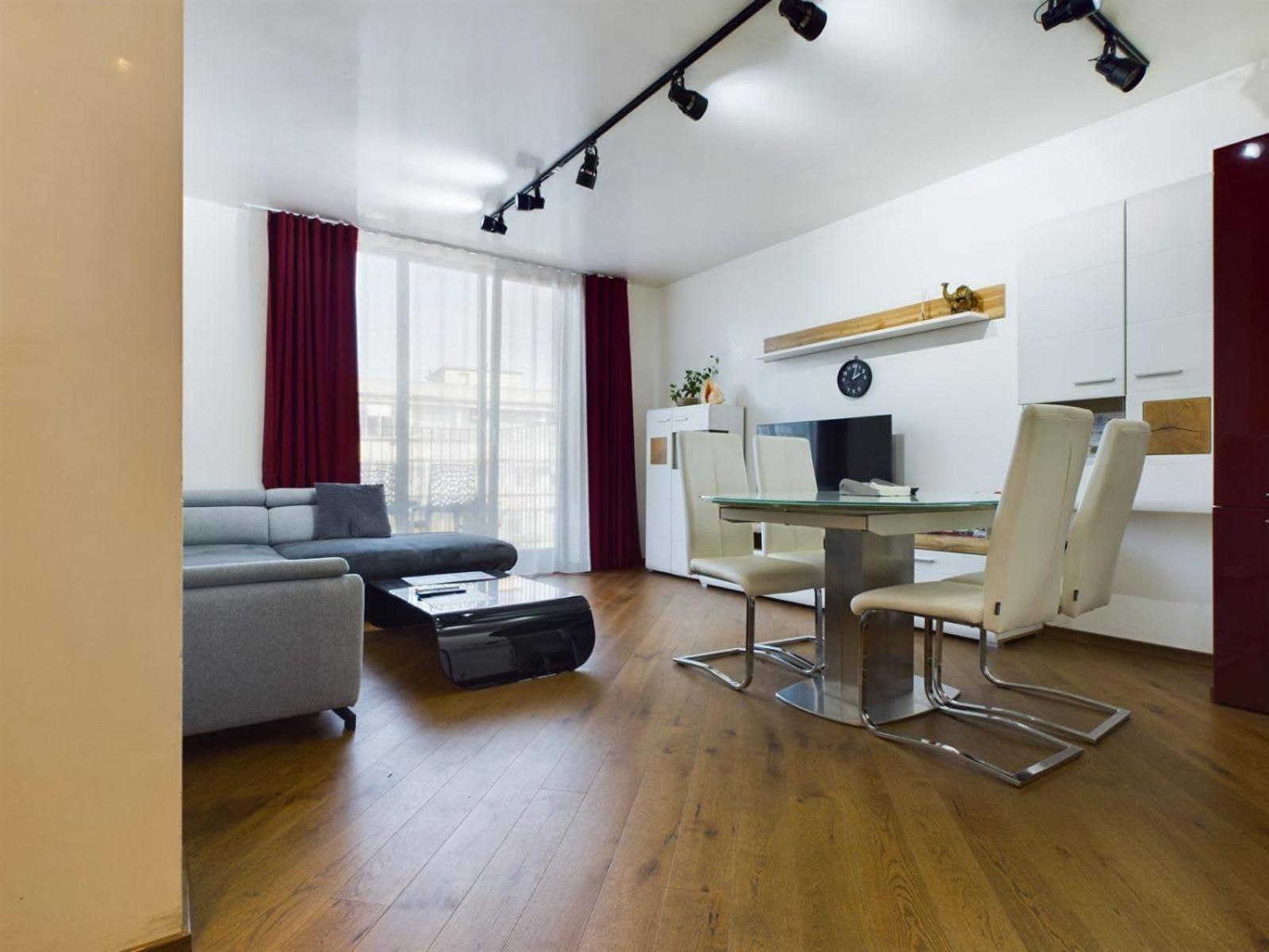 Luxury Apartment In Building K55 With Free Garage Warna Exterior foto